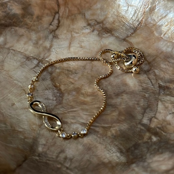 Gold Infinity bracelet with CZ sparkly stones NWOT Toggle adjustable - Picture 3 of 8